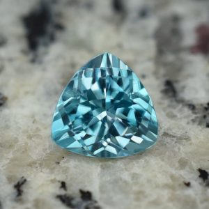BlueZircon_trill_9.5mm_4.75cts_H_zn709_crop