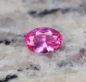 PinkSpinel_oval_7.4x5.2mm_0.90cts_b