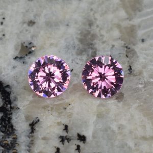 PinkSpinel_round_pair_5.0mm_1.01cts_N_sp201