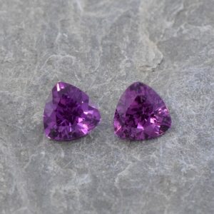 PurpleGarnet_trill_pair_5.0mm_1.11cts_N_b_pl481_crop_SOLD