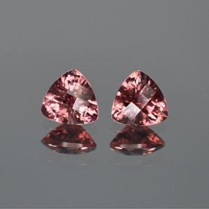 RoseZircon_ch_trill_pair_8.6mm_6.59cts_H_zn690_crop