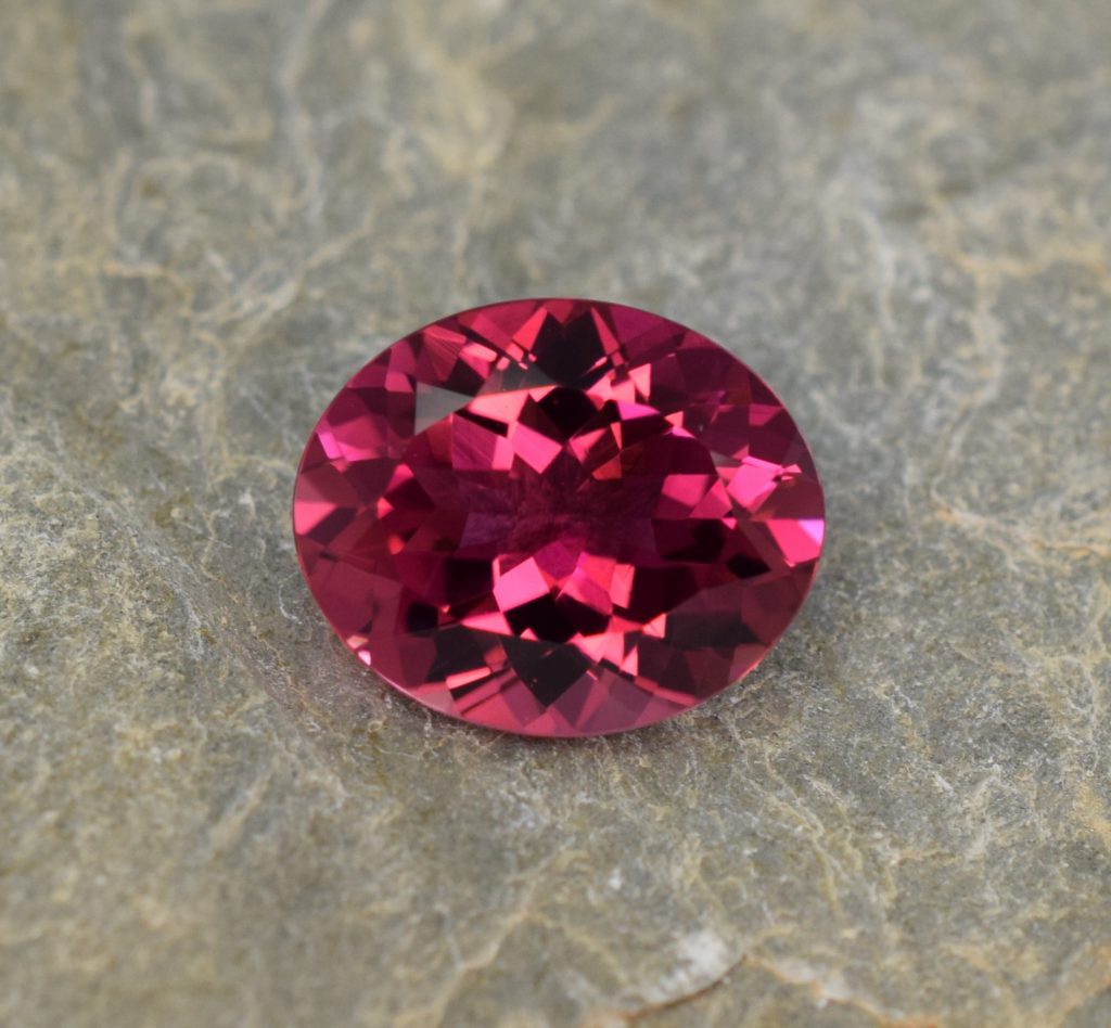 Rubellite_oval_13.0x10.7mm_5.26cts