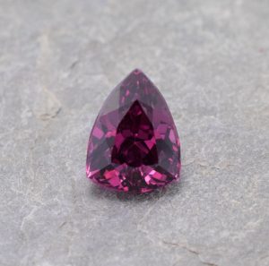 Umbalite_drop_trill_11.5x8.8mm_4.74cts