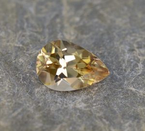 ChampagneZircon_pear_12.5x8.6mm_5.44cts