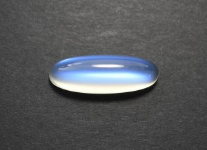 Moonstone_oval_29.4x10.4mm_19.00cts