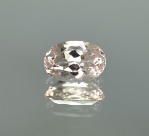 Morganite_oval_9.9x6.5mm_1.84cts