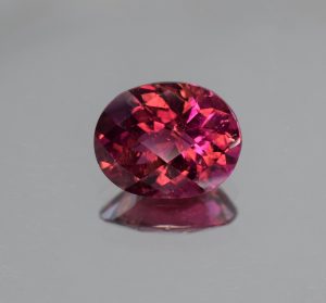 Rubellite_ch_oval_11.8x9.5mm_4.22cts