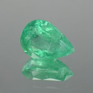 Emerald_pear_13.3x9.4mm_4.62cts_N_b