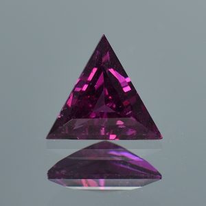 PurpleGarnet_triangle_10.0mm_1.93cts_pl432