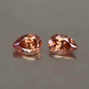 ImperialZircon_pearshape_pair_6.5x4.5mm_1.59cts_zn2544