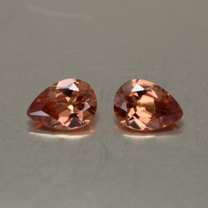 ImperialZircon_pearshape_pair_6.9x4.8mm_1.63cts_zn2542
