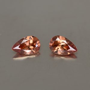 ImperialZircon_pearshape_pair_7.8x5.0mm_2.16cts_zn2540