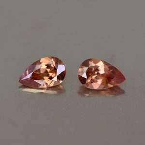 ImperialZircon_pearshape_pair_7.9x5.0mm_2.26cts_zn2602