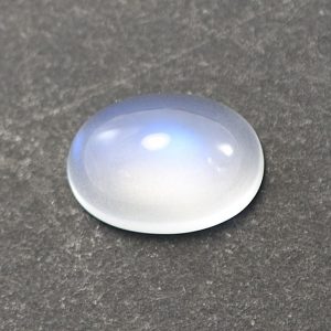 Moonstone_oval_13.2x9.5mm_6.03cts_ms135