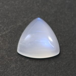 Moonstone_trillion_11.0mm_4.66cts_a_ms139