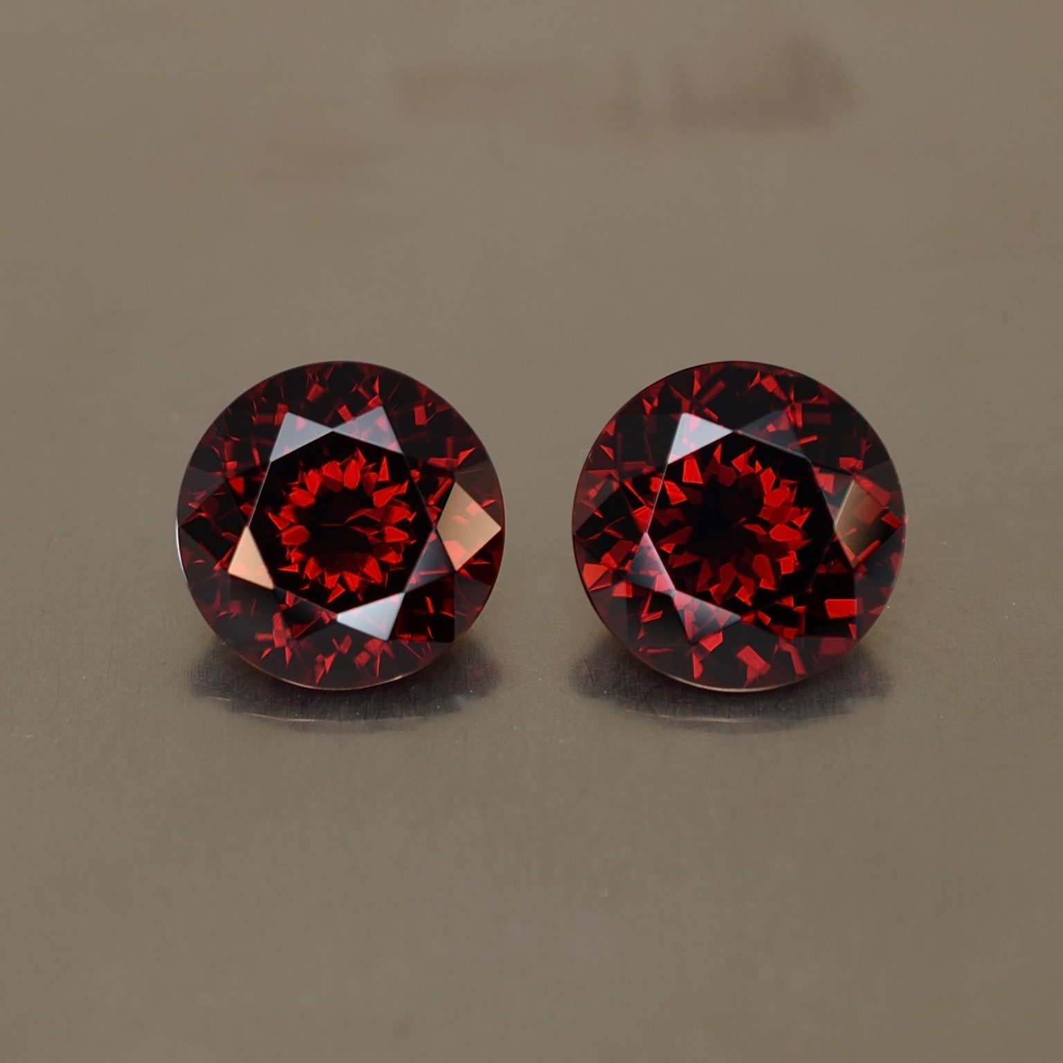 Red Garnet (Pyrope/Almandine) - Color First