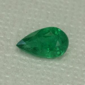 Emerald_pearshape_8.4x4.9mm_0.91cts_O_em110