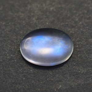 Moonstone_oval_cab_13.3x10.0mm_4.39cts_ms160
