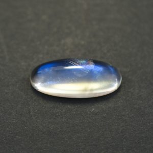 Moonstone_oval_cab_25.7x11.4mm_16.26cts_ms146