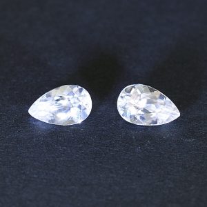 WhiteZircon_pearshape_pair_8.1x5.1mm_2.77cts_H_zn1274