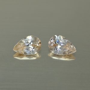 ChampagneZircon_pear_pair_9.0x6.0mm_3.77cts_N_zn4606