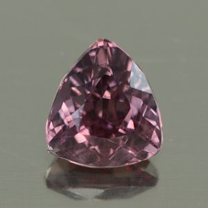ColorChangeGarnet_drop_trill_8.2x7.5mm_2.40cts_N_cc197_day
