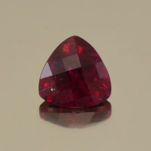 Rubellite_trill_5.8mm_0.69cts_N_tm388