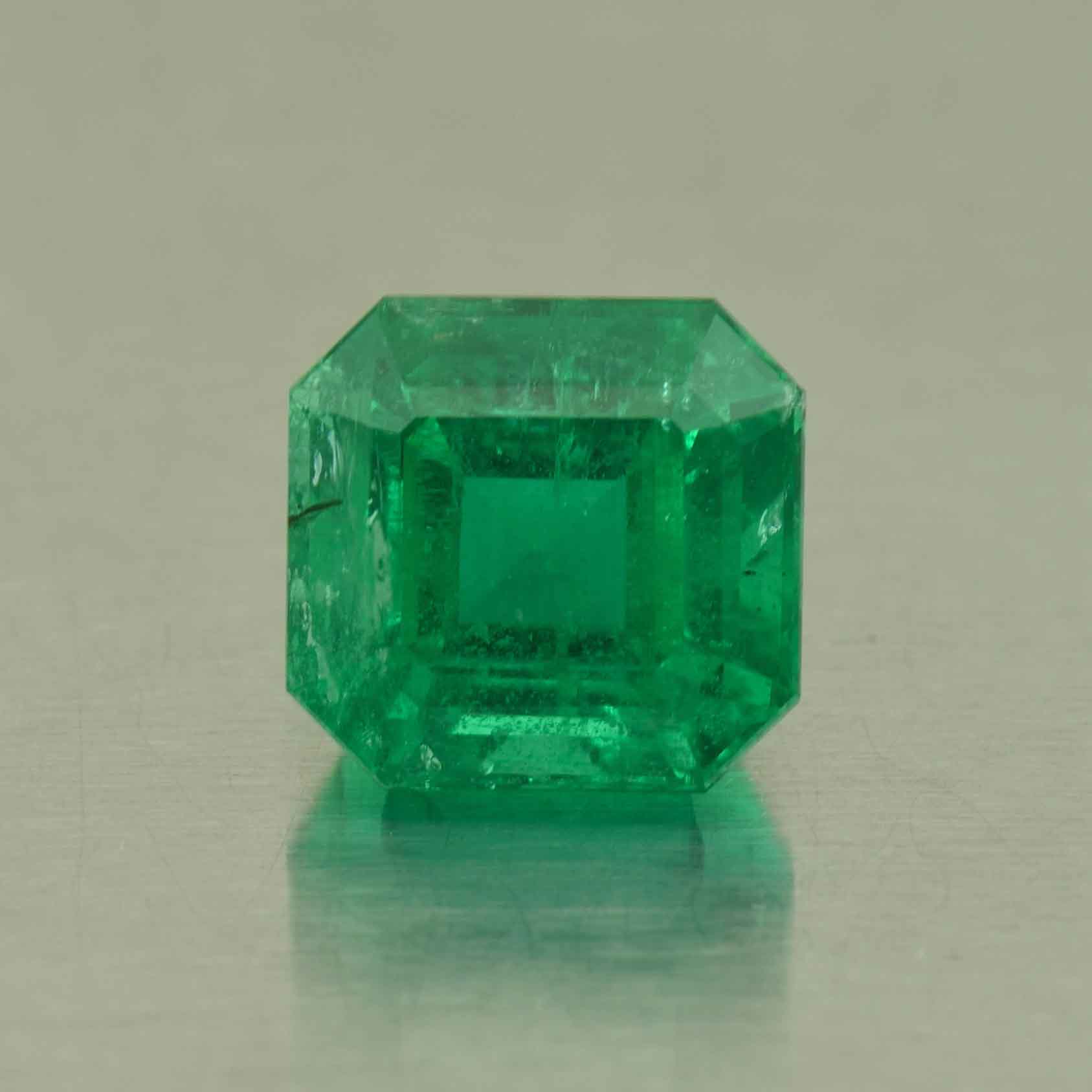 Emerald_eme_cut_9.4x9.0x7.17mm_4.17cts_O_em142_b