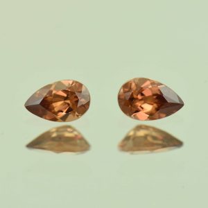 ImperialZircon_pear_pair_5.5x3.5mm_0.84cts_H_zn6774