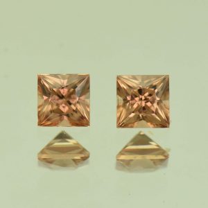 ImperialZircon_princess_pair_4.0mm_1.13cts_H_zn6785