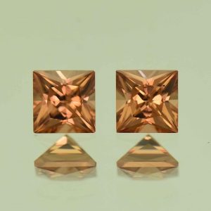 ImperialZircon_princess_pair_4.5mm_1.47cts_H_zn6788