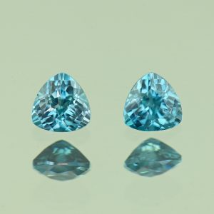 BlueZircon_trill_pair_4.0mm_0.70cts_H_zn4782