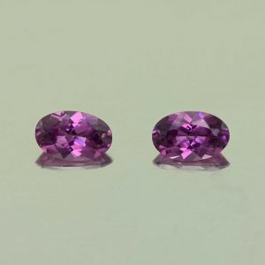 PurpleGarnet_oval_pair_5.5x3.5mm_0.76cts_N_pl725