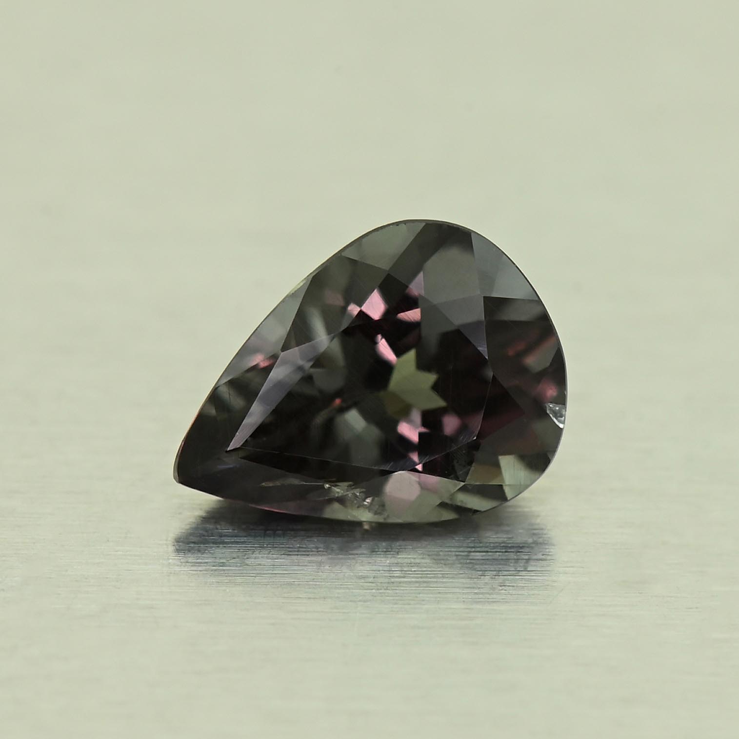 ColorChangeGarnet_pear_7.6x5.6mm_1.03cts_N_cc421_day